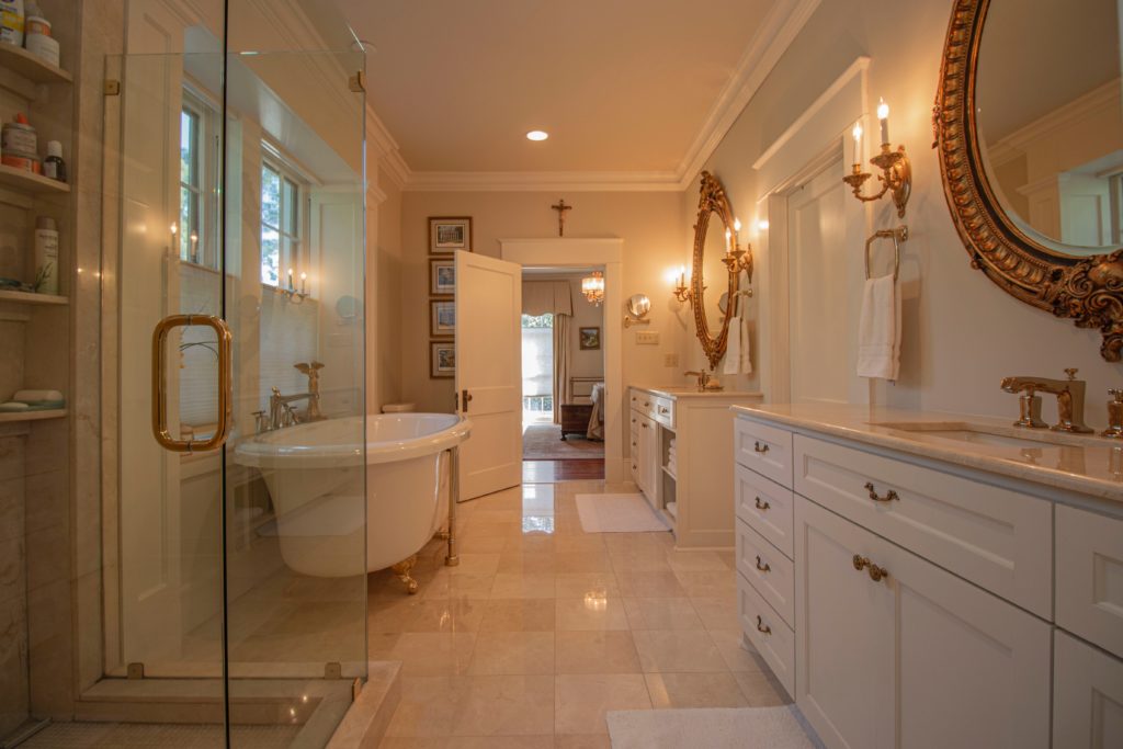 luxurious bathroom